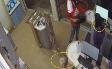 “Paratë se më duhen për transplant mëlçie”, grabitësi shfaqet në një tjetër dyqan celularësh, shitësja reziston dhe e përze “duar bosh” (VIDEO)