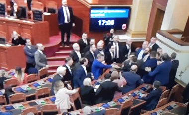 Grushta në Kuvendin e Shqipërisë (VIDEO)
