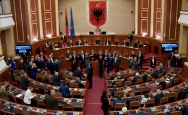 Komisioni i Etikës përjashton me 10 ditë 5 deputetët e opozitës (EMRAT)