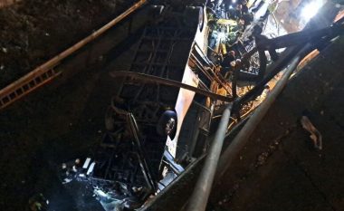 Tragjedi në Itali! Autobusi bie nga mbikalimi në shinat e trenit, 21 të vdekur