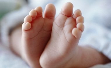 Lindi në banesë dhe u dërgua në spital në gjendje të rëndë, humb jetën foshnja në Prishtinë