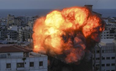 Izraeli intensifikon sulmet ajrore në Gaza
