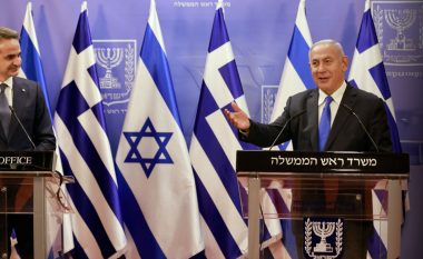 Mitsotakis mbërrin në Izrael, do të takohet me kryeministrin Netanyahu në Jeruzalem