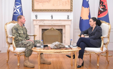 Osmani takohet me komandantin e NATO-s në Napoli: Serbia t’i heqë trupat ushtarakë nga kufiri, të merren masa kundër saj