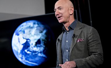 Jeff Bezos i bashkohet garës së ofrimit të internetit me satelitë