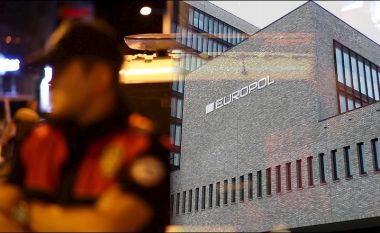 Kush e ka radhën? Europol i dorëzon Shqipërisë listën e policëve me SKY e EncroChat, bashkëpunojnë me grupet kriminale