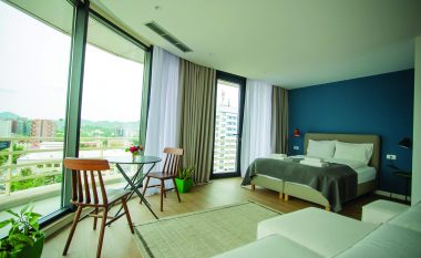 Shtëpitë po jepen me ditë për turistët, shtrenjtohen me 35% qiratë mujore