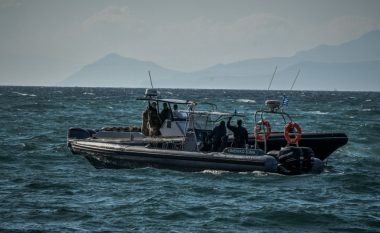 Mbytja e anijes në Lesbos: Agoni për 12 marinarët e zhdukur, vazhdojnë kërkimet për gjetjen e tyre