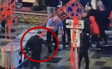 VIDEO/ Kampioni i boksit plagos 4 persona me pistoletë në mes të rrugës