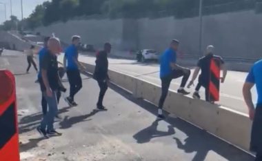 Ishin rrugës për në Kosovë, futbollistët e Izraelit përballen me një sulm raketash (VIDEO)