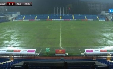 Stuhi e fortë ere dhe shiu, ndërpritet ndeshja mes Malit të Zi dhe Shqipërisë