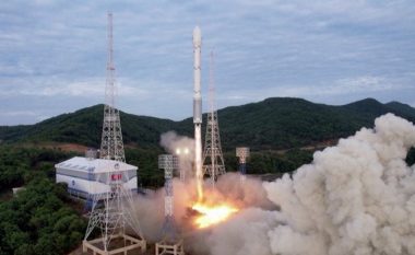 Koreja e Veriut lëshon satelitin spiun, Tokio dhe Seuli në alarm për sigurinë