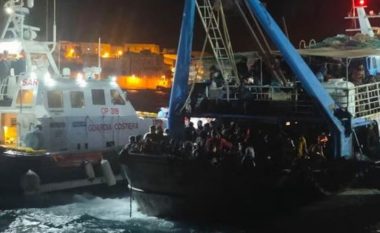 Tragjedi në det, mbytet një vajzë 2-vjeçare, 8 emigrantë shpallen të humbur në Lampedusa
