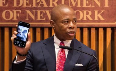 I dyshuar për korrupsion, FBI i sekuestron telefonët kryebashkiakut të New York