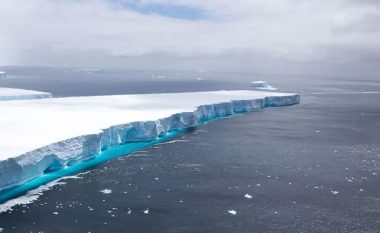 Ajsbergu më i madh në botë në lëvizje pas më shumë se 30 vjetësh, gati të derdhet përtej ujërave të Antarktikut