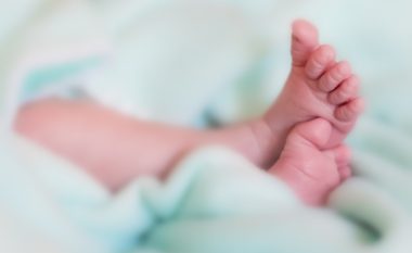 Foshnja e braktisur ndërroi jetë, reagon materniteti “Koço Gliozheni”, publikon shkakun e vdekjes