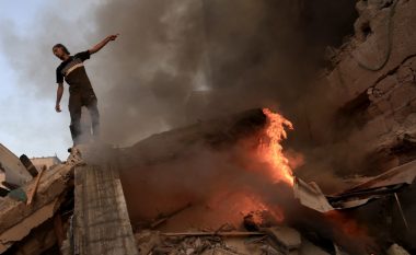 Lufta hyn në ditën e 30-të, më shumë se 10 mijë të vrarë nga konflikti Gaza-Izrael