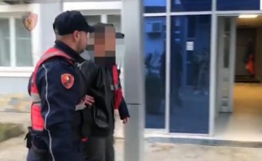 Hodhi armën nga makina sa pa policinë, arrestohet 38-vjeçari në Vlorë