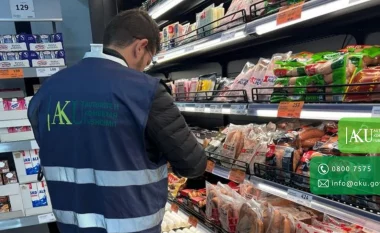 Ushqime të skaduara në market, AKU gjobit dy biznese në Korçë dhe Durrës