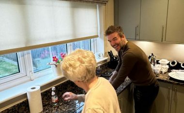 David Beckham publikon momentet e rralla me nënën e tij, shihni postimin në Instagram