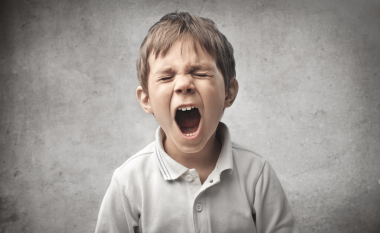 Pesë mënyra për të qetësuar një fëmijë të zemëruar