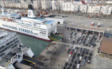 Festat e fundvitit, fluks në Portin e Durrësit, zbarkojnë 3 tragete nga Italia me 3027 udhëtarë