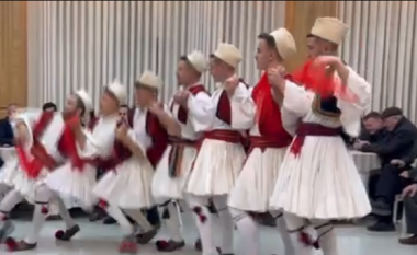 Thesar folklorik i vendit tonë, vallja devolliçe e burrave në UNESCO