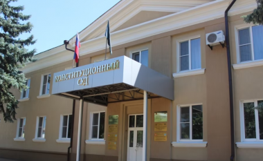 Adoleshenti rus dënohet me katër vjet burgim nën akuzat për tradhti
