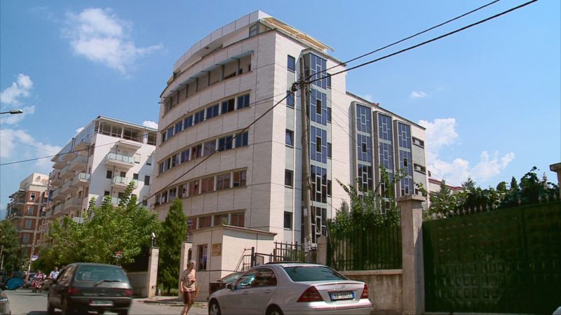 Emrat/ Prokuroria e Tiranës sekuestron prona, llogari bankare dhe 7 makina
