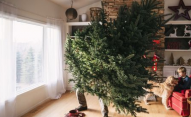 Atmosfera festive drejt fundit, kjo është data kur duhet ta heqësh pemën e Krishtlindjes