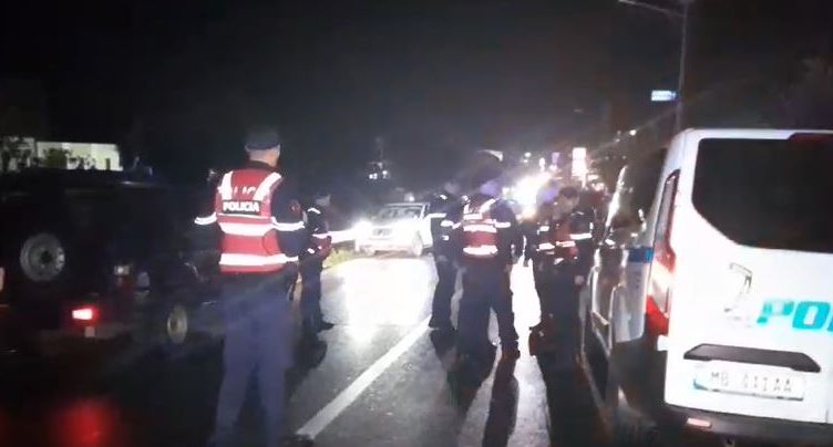 Ekzekutimi që tronditi Lezhën: Digjet makina në Rinas, targat u vodhën tre ditë më parë në Tiranë