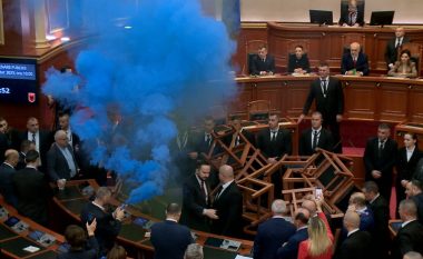 Tensionet në Kuvend, PS kërkon përjashtimin e 7 deputetëve të opozitës