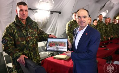 Begaj takohet me efektivët e Forcave të Armatosura të NATO-s: Shqipëria anëtare e denjë e Aleancës