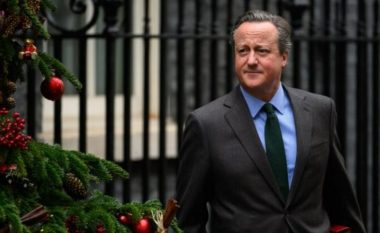 Britania nuk tërhiqet nga plani “Ruanda” për emigrantët, emëron Cameron si negociator për të bindur “rebelët”