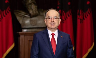 Presidenti Begaj uron Kosovën për liberalizimin e vizave: Arritje e merituar, por e vonuar