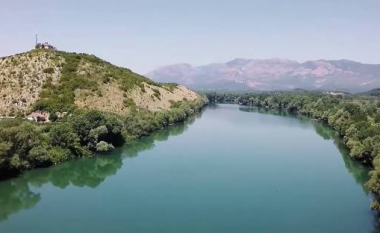 Po peshkonte, 65-vjeçari nga Mitrovica rrëshqet në lumin Buna, fillojnë kërkimet për trupin
