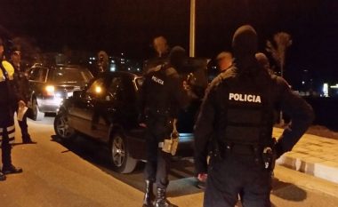 U dëgjuan të shtëna me armë, policia gjen në vendngjarje kallash dhe kanabis