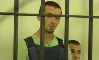 “Do të mbysim, na vrave shokun“- Shpëtoi Sokol Mjacajn nga “duart“ e të burgosurve, polici tregon si u vetëdorëzua i dënuari: I dhamë një palë pranga nga vrima e derës