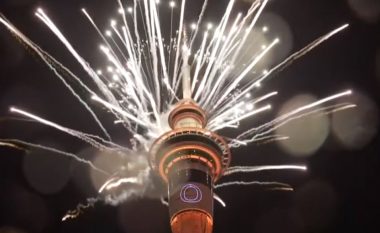 VIDEO/ Mbërrin Viti i Ri në Zelandën e Re, spektakël fishekzjarrësh në qiell