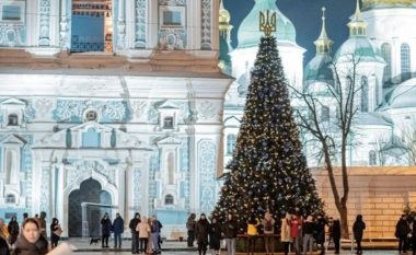 Për herë të parë, Ukraina feston Krishtlindjet më 25 Dhjetor