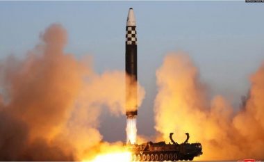 Koreja e Veriut teston një raketë hipersonike
