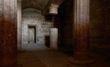 Magji kundër gjarpërinjve? Zbulohet varri 2500 vjeçar në Egjipt, i mbuluar me shkrime të çuditshme