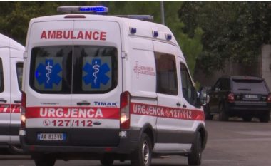 E rëndë në Elbasan, 36-vjeçari hidhet nga lartësia e pallatit, transportohet me urgjencë në spital