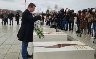 Klienti i tij u burgos nga Serbia, avokati i Sanduloviç vizitë në memorialin “Adem Jashari”: Askush nuk na ndalon në rrugën e pajtimit