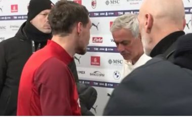 Belotti po jepte intervistë pas ndeshjes, Mourinho nervozohet: Çfarë po bën akoma këtu?