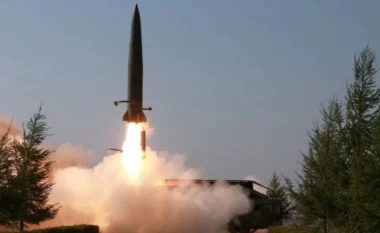 Rriten tensionet, Koreja e Veriut lëshon sërish raketa në brigjet lindore
