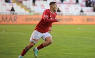 Besiktas i ofron Sivassporit 10 milion euro për Rey Manajn