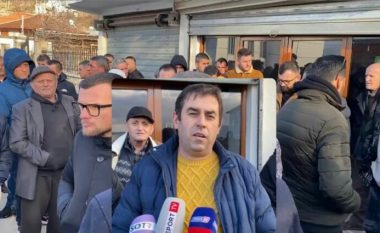 Nisi si dëgjesë publike, por përfundoi në protestë, dhjetëra qytetarë në Pogradec kontestojnë propozimin për depozitimin e inerteve
