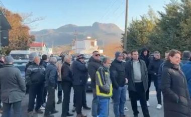 Shkodër/ Banorët e Postribës në protestë për ndotjen e uji të pijshëm