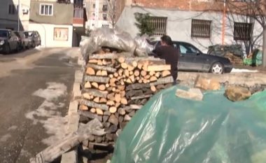 I ftohti i acartë në Bulqizë, rritet çmimi i druve të zjarrit, qytetarët: Kostoja e ngrohjes, e papërballueshme